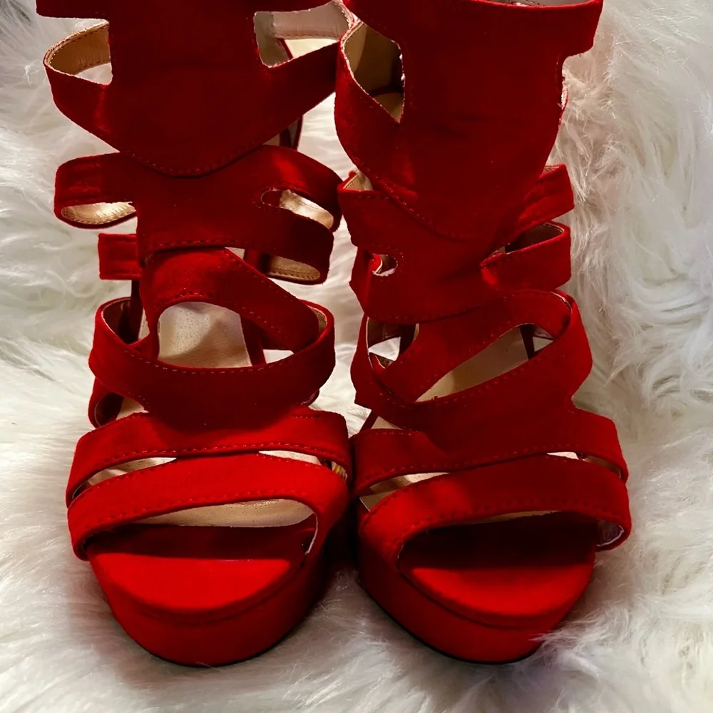 Red heels - Picture 3 of 4